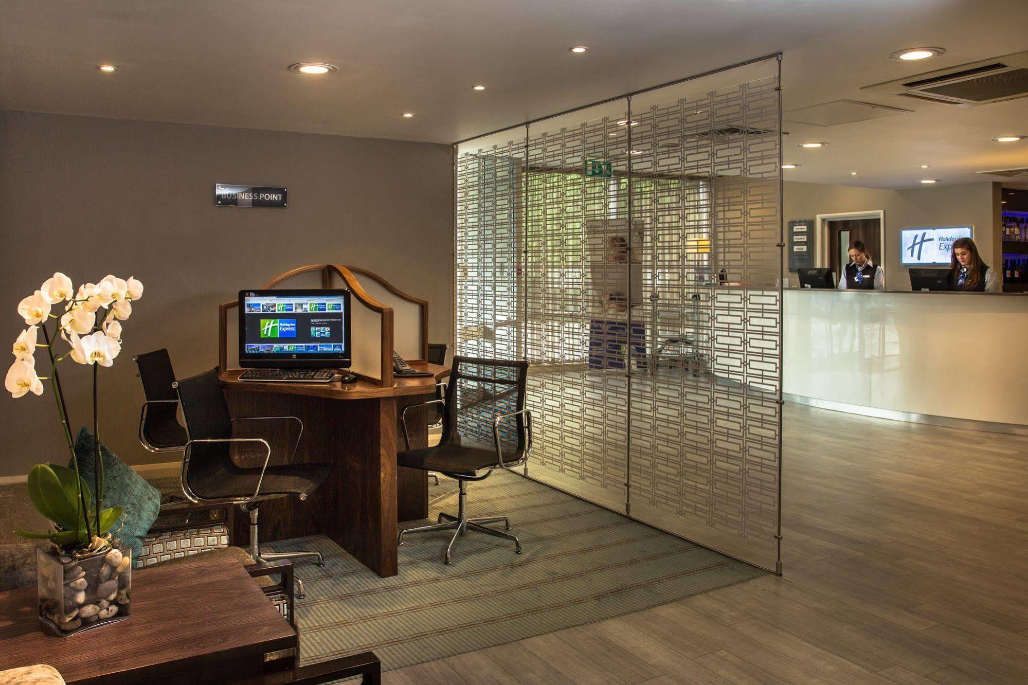 Holiday Inn Express Earls Court By Ihg Londra Esterno foto
