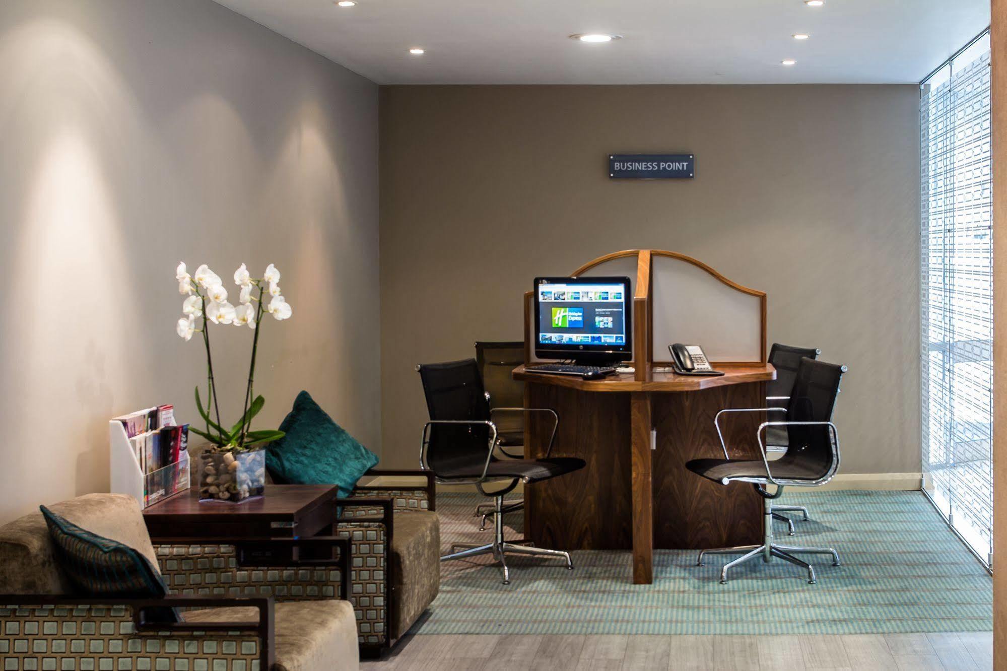 Holiday Inn Express Earls Court By Ihg Londra Esterno foto